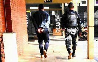 Policial da reserva e mais 3 s&atilde;o presos em opera&ccedil;&atilde;o contra com&eacute;rcio de armas