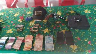 Policial da reserva e mais 3 s&atilde;o presos em opera&ccedil;&atilde;o contra com&eacute;rcio de armas