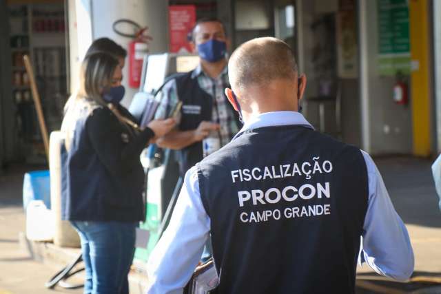Opera&ccedil;&atilde;o autua posto de combust&iacute;veis por venda de produtos vencidos