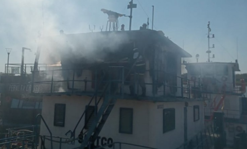 Inc&ecirc;ndio em barco atracado danifica radar e sistema de ilumina&ccedil;&atilde;o 