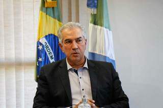 Governador Reinaldo Azambuja (PSDB) revogou decretos relacionados a pandemia (Foto Henrique Kawaminami)