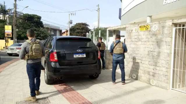 Foragido da Omert&agrave; vivia em apartamento alugado a uma quadra da praia