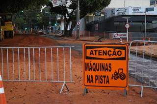 Rua Rui Barbosa, totalmente interditada da 26 de Agosto até a 15 de Novembro (Foto: Henrique Kawaminami)