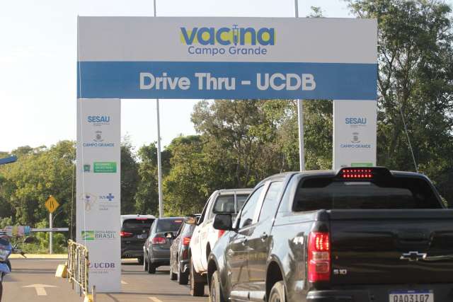 Capital vacina 36 e 37 anos, imprensa e banc&aacute;rios