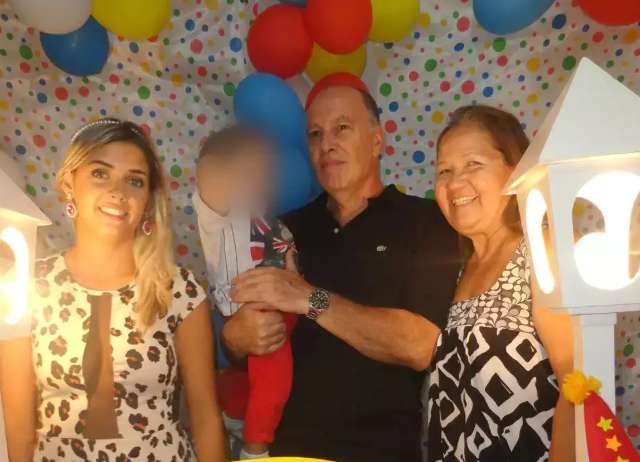 Vamos sempre &quot;olhar e lembrar&quot;, diz vi&uacute;vo sobre casa onde inc&ecirc;ndio matou esposa