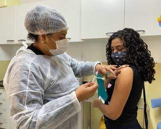 Em Sidrolândia, jovens de 18 anos já podem se vacinar, mesmo aqueles que não têm nenhuma comorbidade. (Foto: Divulgação)