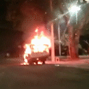 Tradicional na Praça das Araras há 21 anos, carro de fruta é destruído pelo fogo