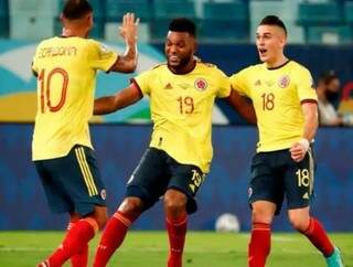 Jogadores da Colômbia celebram gol na Copa América. (Foto: Reprodução/Instagram)