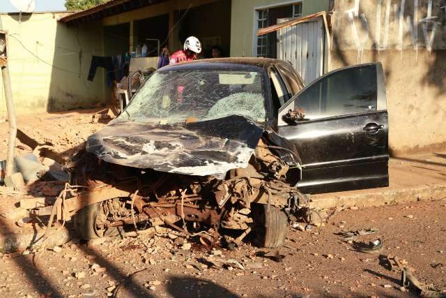 Adolescente &eacute; apreendido por roubo de carro que acabou destru&iacute;do em acidente