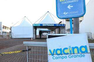Um dos pontos de imunização contra a covid-19 em Campo Grande (Foto: Henrique Kawaminami/Arquivo)