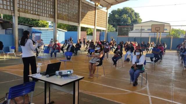 Com retorno oficial das aulas, servidores recebem treinamento de biosseguran&ccedil;a 