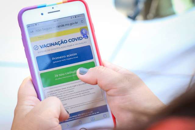 Me cadastrei por idade, mas o grupo priorit&aacute;rio chegou antes; devo atualizar?