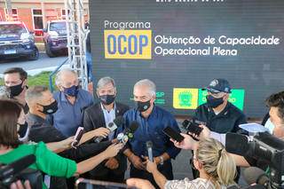 Governador durante a entrevista coletiva ao final da solenidade de lançamento do Ocop em Campo Grande (Foto: Paulo Francis)