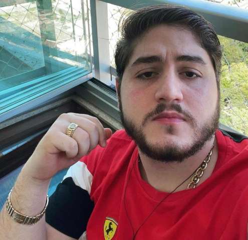 Filho de comerciante da fronteira est&aacute; entre feridos no tiroteio