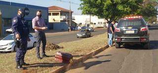 Guarda Civil Metropolitana e Polícia Civil foram acionadas pela vizinhança que se assustou com caixão em canteiro. (Foto: Divulgação)