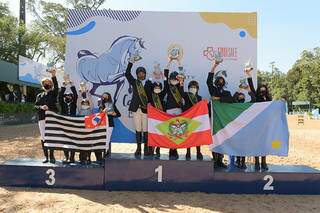 Equipe de MS fica em segundo lugar no Brasileiro de escolas de hipismo