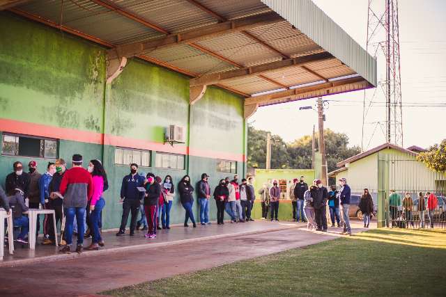 Imuniza&ccedil;&atilde;o s&oacute; vir&aacute; em semanas, mas fronteira j&aacute; tem queda de &oacute;bitos