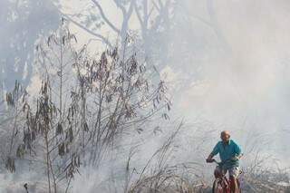 Tempo seco favorece queimadas em todo Estado e é preciso atenção com a saúde (Foto: Arquivo/Henrique Kawaminami)