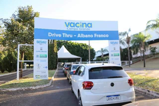 Ministro Queiroga se re&uacute;ne com Conselho e visita drive-thru na Capital