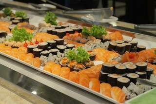 Rodízio de churrasco inclui o melhor buffet de comida japonesa na hora do almoço. (Foto: Marcos Maluf)