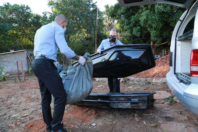 Segundo corpo encontrado em cemit&eacute;rio clandestino tinha marca de tiro na cabe&ccedil;a 