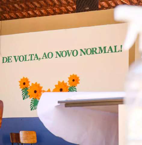 Salas s&atilde;o preparadas para volta presencial e pais devem assinar termo na escola