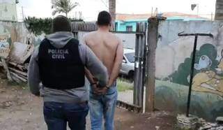 José Tiago, sendo preso em Curitiba após ficar quase um mês foragido (Foto: Reprodução)