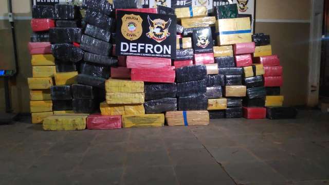 &quot;Quebra-galho&quot; de traficante &eacute; preso com camionete furtada e 3,3 t de droga