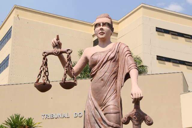 Terceiro magistrado alega suspei&ccedil;&atilde;o e a&ccedil;&atilde;o contra licen&ccedil;a-pr&ecirc;mio de ju&iacute;zes trava