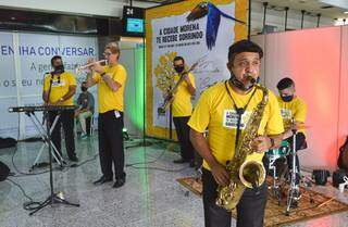 Receptivo aos turistas no Aeroporto Internacional de Campo Grande. (Foto: Divulgação/Sectur)