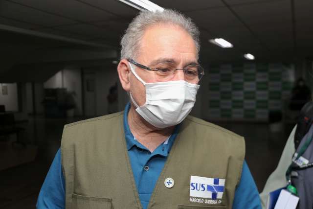 No dia em que Capital aplicou 25 doses por minuto, ministro elogia vacina&ccedil;&atilde;o