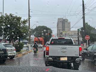 Chuva desta tarde em Ponta Porã; temperatura já caiu e despenca a partir de domingo (Foto: Lucimar Couto)