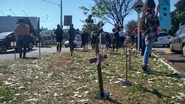 Protetores de animais cobram atendimento e abrigo p&uacute;blico