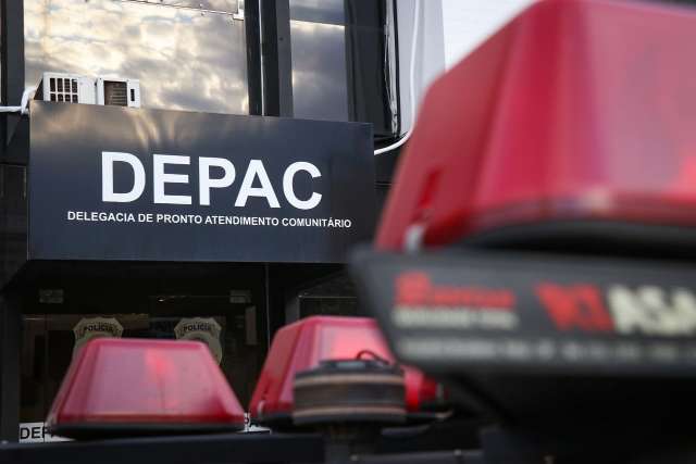 Motociclista morre horas depois de perder controle e bater em poste 