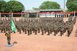 De cassetetes a algemas, Exército licita R$ 454 mil para "Garantia da Ordem" De cassetetes a algemas, Exército licita R$ 454 mil para "Garantia da Ordem"