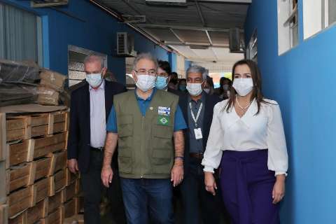 Na Capital, ministro visita primeiro ambulatório pós-covid do País