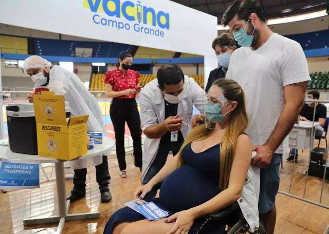 Prefeitura j&aacute; monitora 409 gr&aacute;vidas que tomaram vacina e pede colabora&ccedil;&atilde;o 