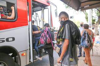 Aplicativos facilitam vida de passageiro de &ocirc;nibus, dif&iacute;cil &eacute; convencer a usar