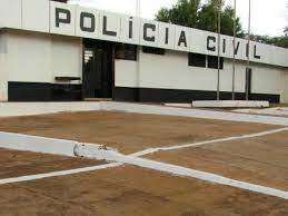 Corpo &eacute; encontrado enrolado em lona e jogado em rodovia na linha internacional