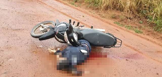 Homem &eacute; encontrado morto a tiros na linha internacional 