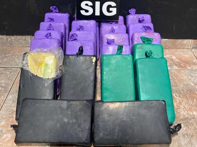 Ap&oacute;s den&uacute;ncia, pol&iacute;cia apreende crack e coca&iacute;na avaliados em R$ 400 mil 