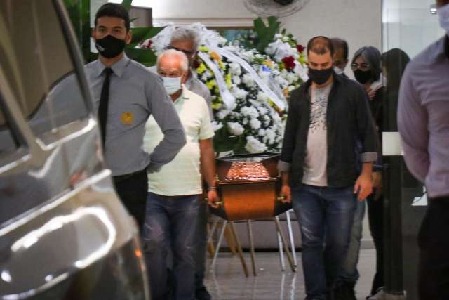 Abalada, fam&iacute;lia se despede ap&oacute;s morte prematura de advogado v&iacute;tima de acidente 
