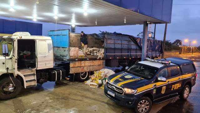 PRF apreende 1,5 tonelada de maconha e 60 kg de skunk em Navira&iacute;