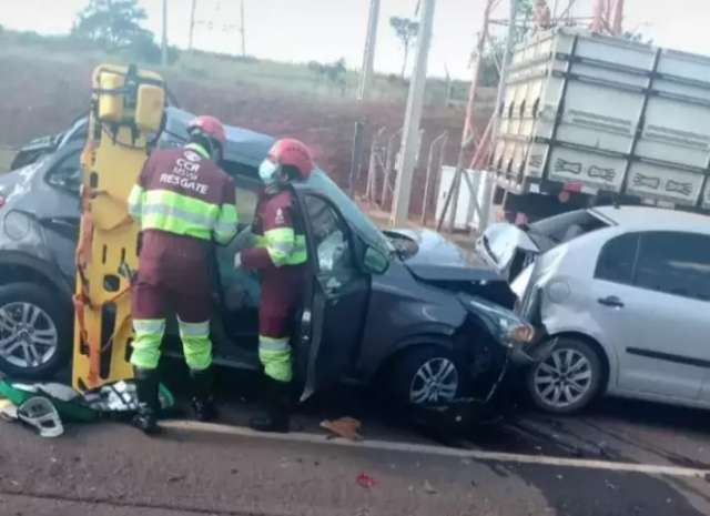 Caminhoneiro que provocou engavetamento com morte diz que cochilou ao volante
