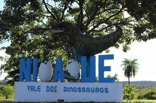 Monumento batiza Nioaque como &#34;Vale dos Dinassauros&#34; (Foto: Divulgação)