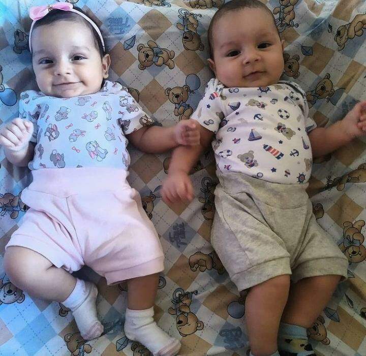 Os gêmeos, Eduarda e Enzo, poucos meses depois de nascidos. (Foto: Arquivo Pessoal)