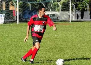 Chiquinho Lima, ainda em 2011, último ano como jogador antes de assumir como auxiliar técnico (Foto: Arquivo/GazetaMS)