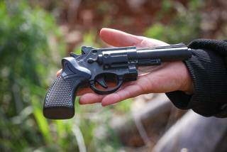 Persegui&ccedil;&atilde;o dura 1 km at&eacute; homem com arma de brinquedo ser preso