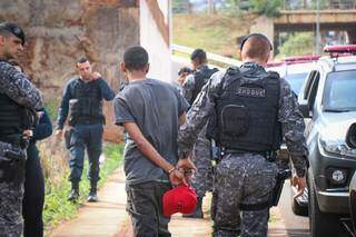 Persegui&ccedil;&atilde;o dura 1 km at&eacute; homem com arma de brinquedo ser preso