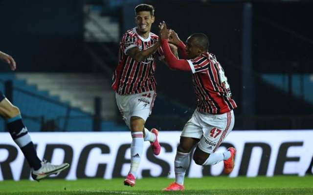 S&atilde;o Paulo domina partida e vence o Racing por 3 a 1 